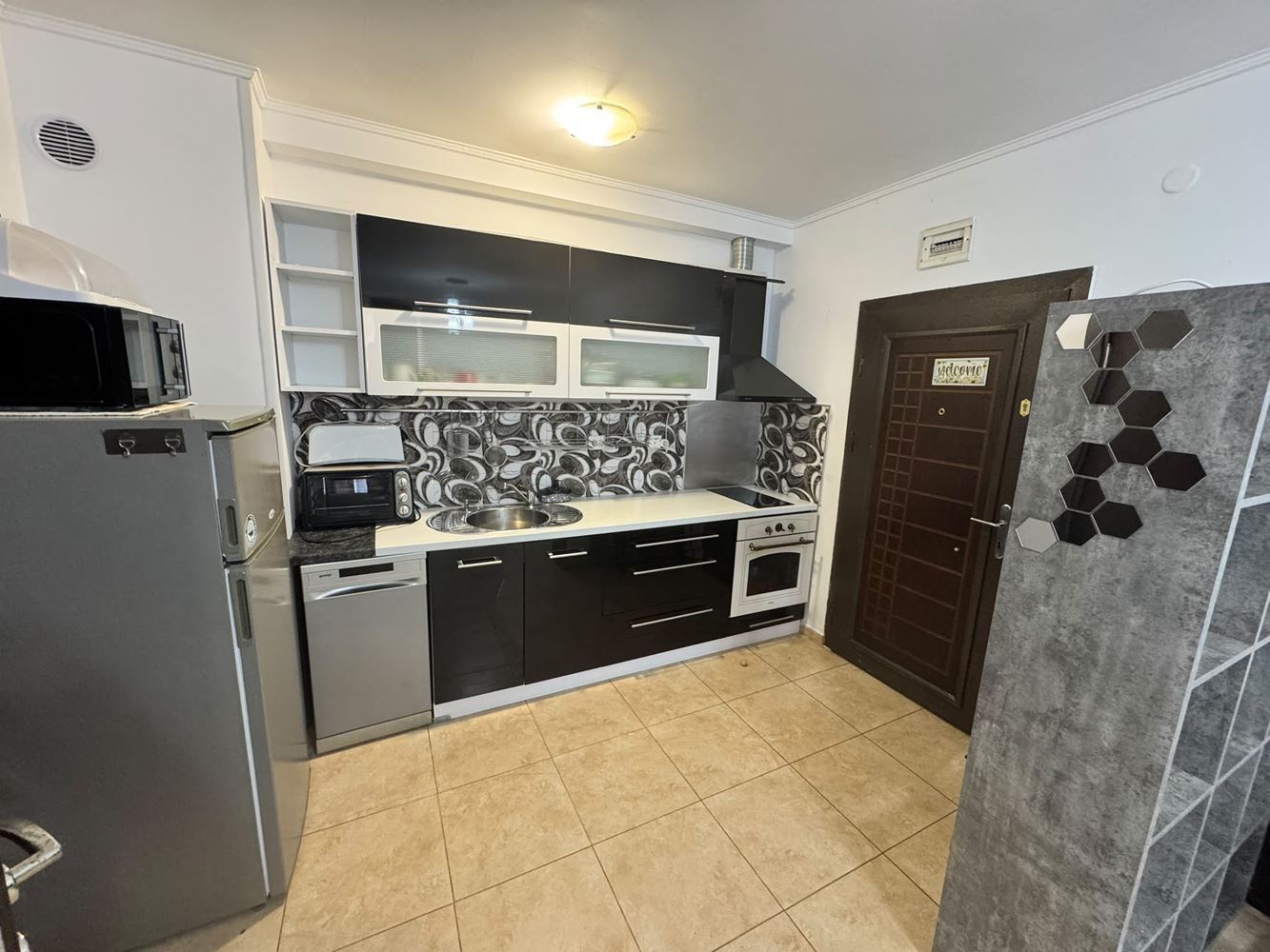 Spacious apartment with three bedrooms, its own atmosphere and excellent infrastructure in Nessebar