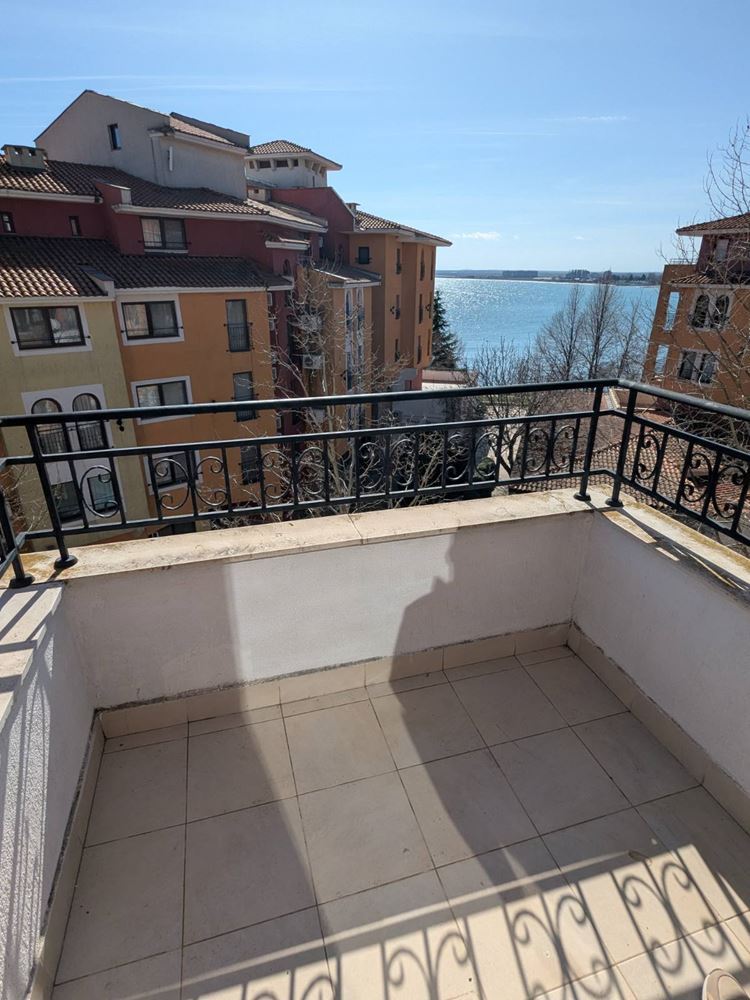 One-bedroom apartment with direct sea view in a luxury first-line complex in Aheloy