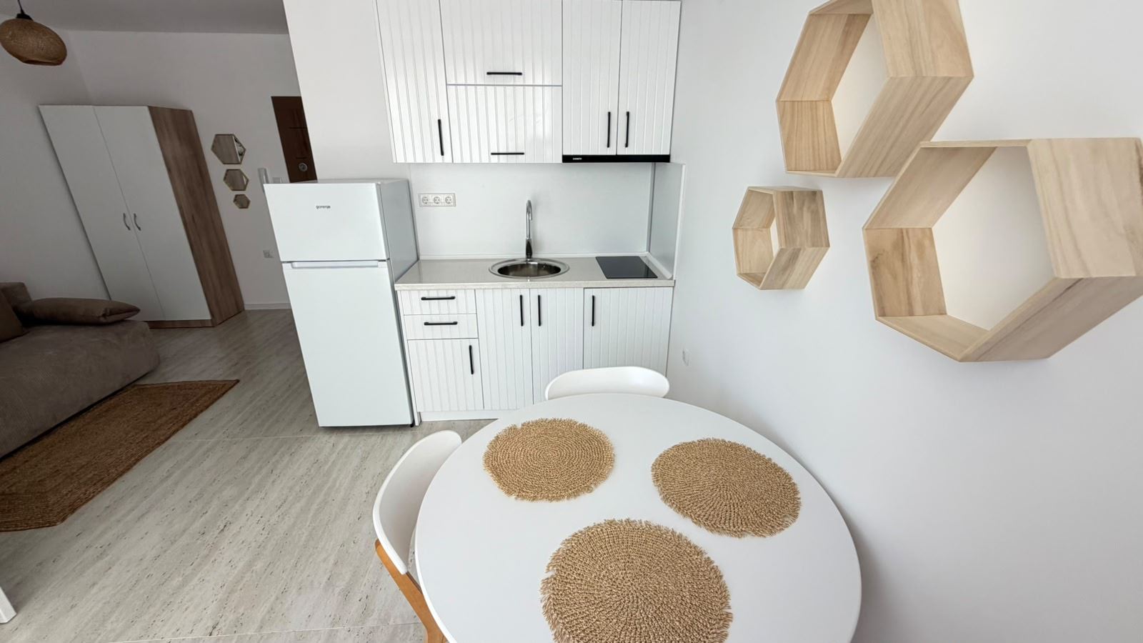 Beautiful spacious studio with sea view only 100 m from the beach in Sveti Vlas
