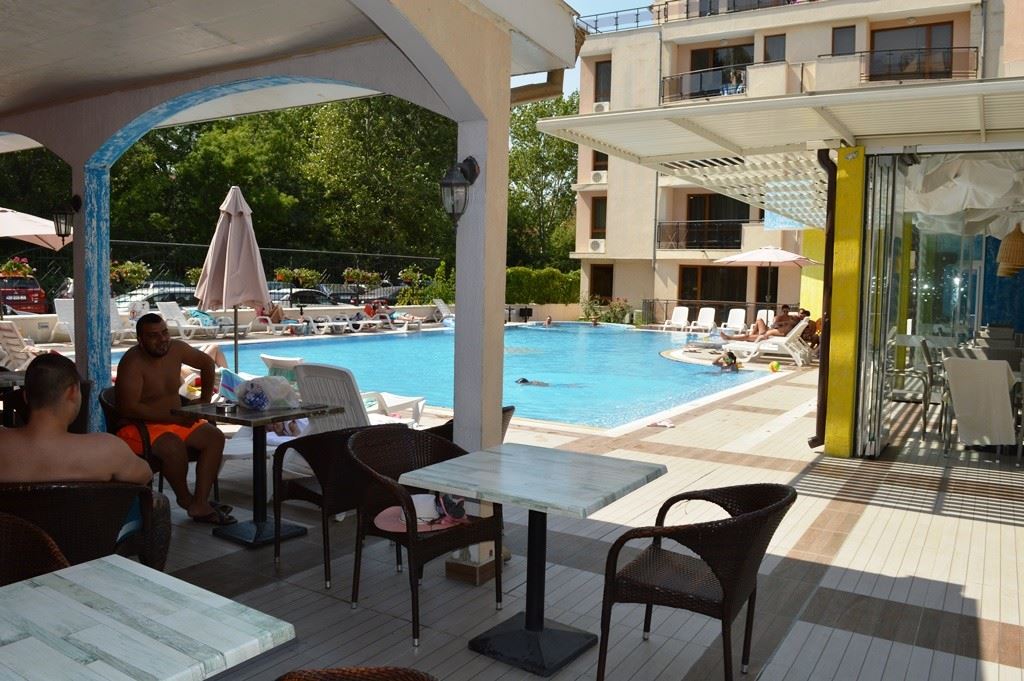 One-bedroom apartment with panoramic views and excellent location in Sunny Beach