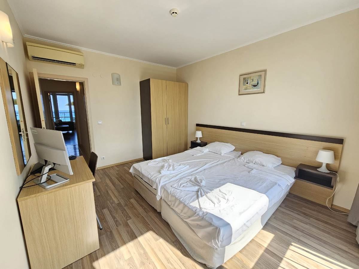 Luxury three-bedroom apartment on the beachfront in Obzor – panoramic sea and mountain views