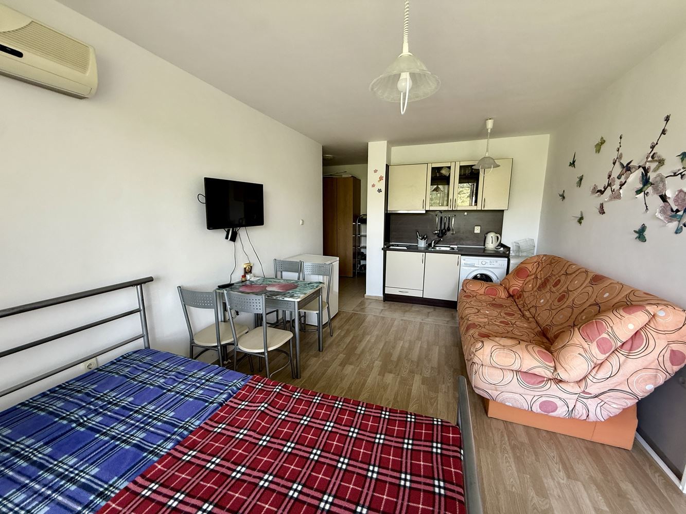 Cozy and fully furnished studio in Sveti Vlas – a perfect home by the sea with a low maintenance fee