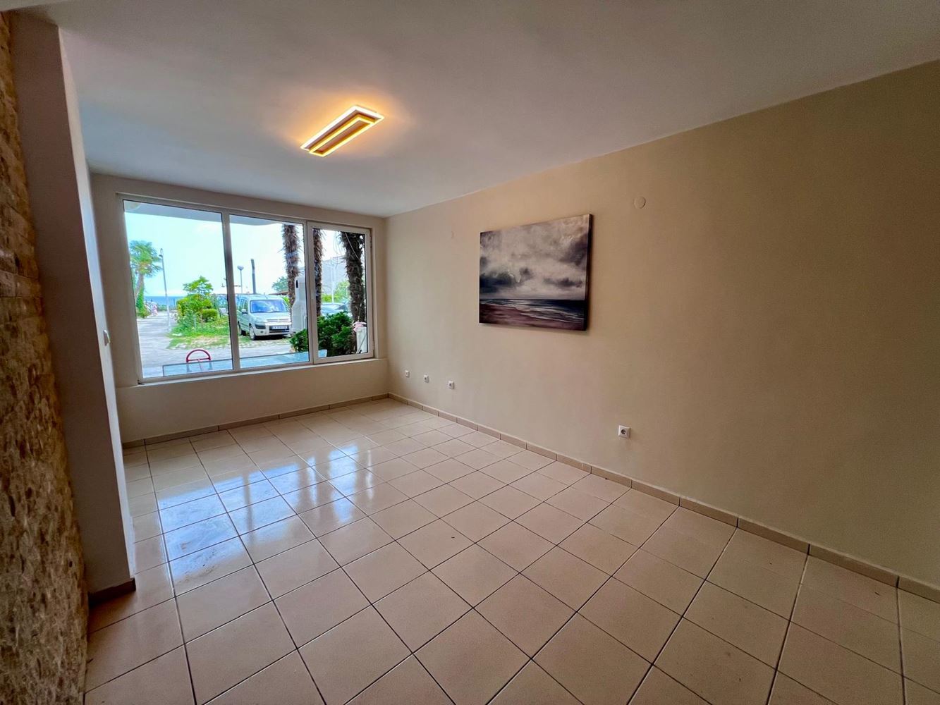 First-line sea property in Ravda – two-bedroom maisonette with sea view and private parking space