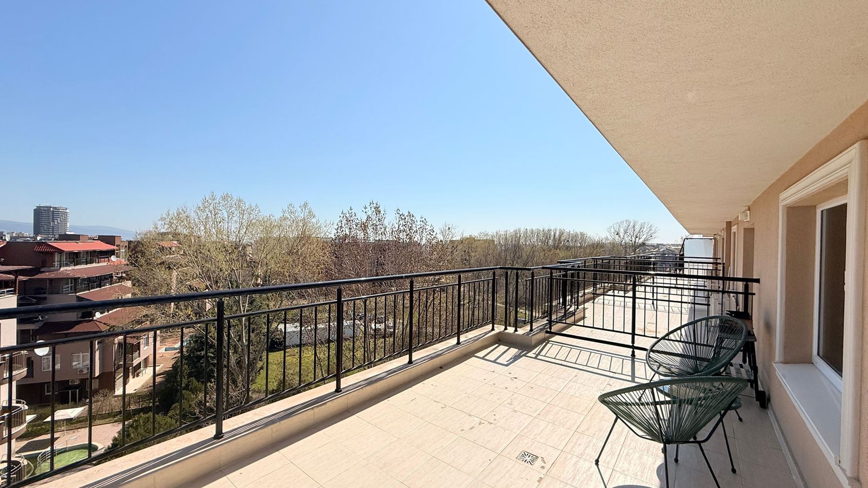 Luxury three-bedroom duplex in the heart of Sunny Beach – space, style and comfort on two levels