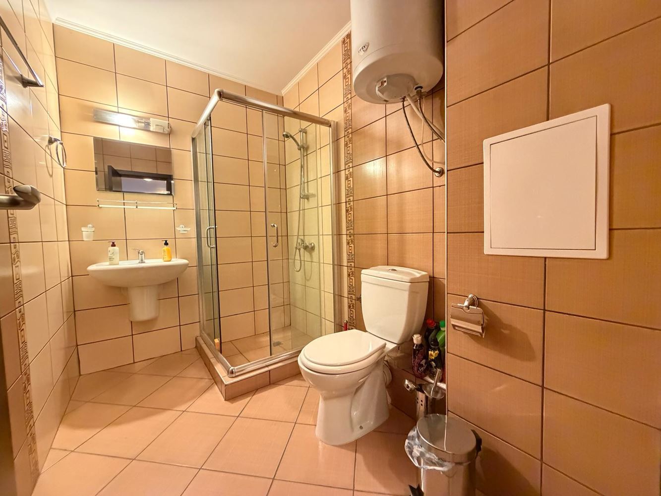 Spacious three-room apartment in Nessebar – fully furnished, in a quiet and fast-developing area near the sea