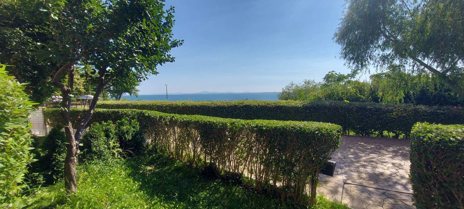 First line in Aheloy – one-bedroom apartment with panoramic sea view, private garden and excellent amenities