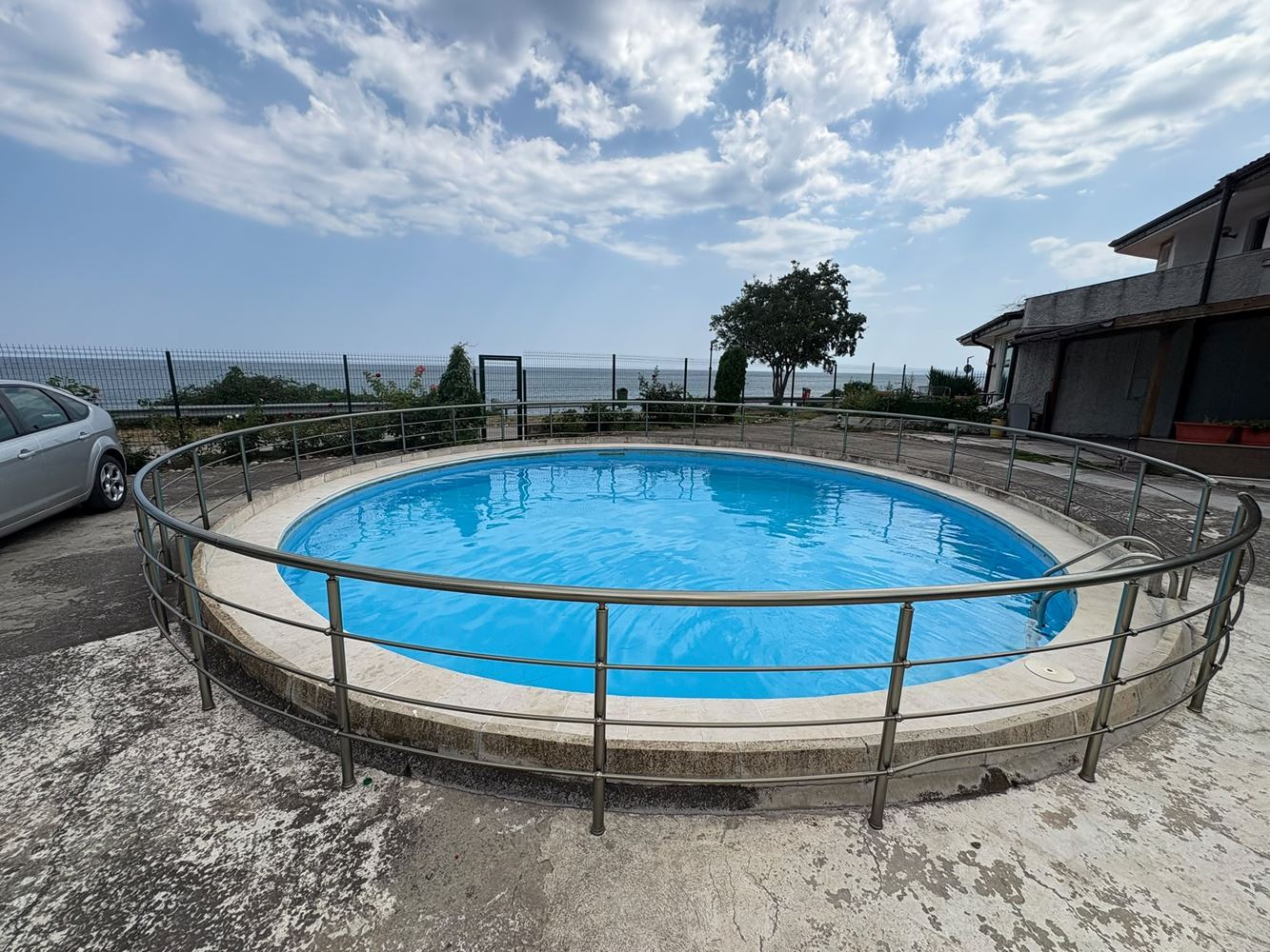 First-line sea property in Ravda – two-bedroom maisonette with sea view and private parking space
