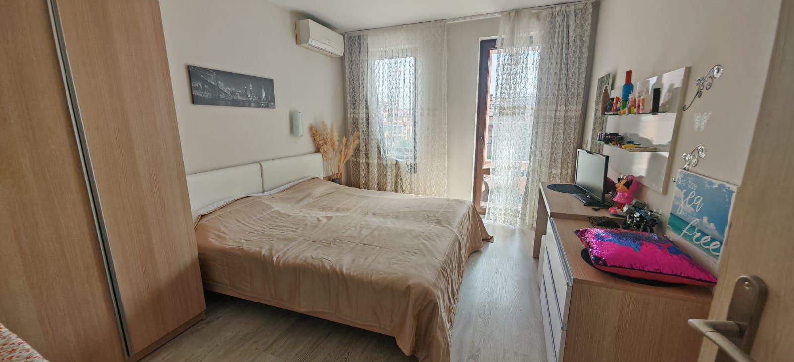 Three-room Apartment with Pool Views and Partial Sea Views, 200 Metres from the Beach in Sveti Vlas