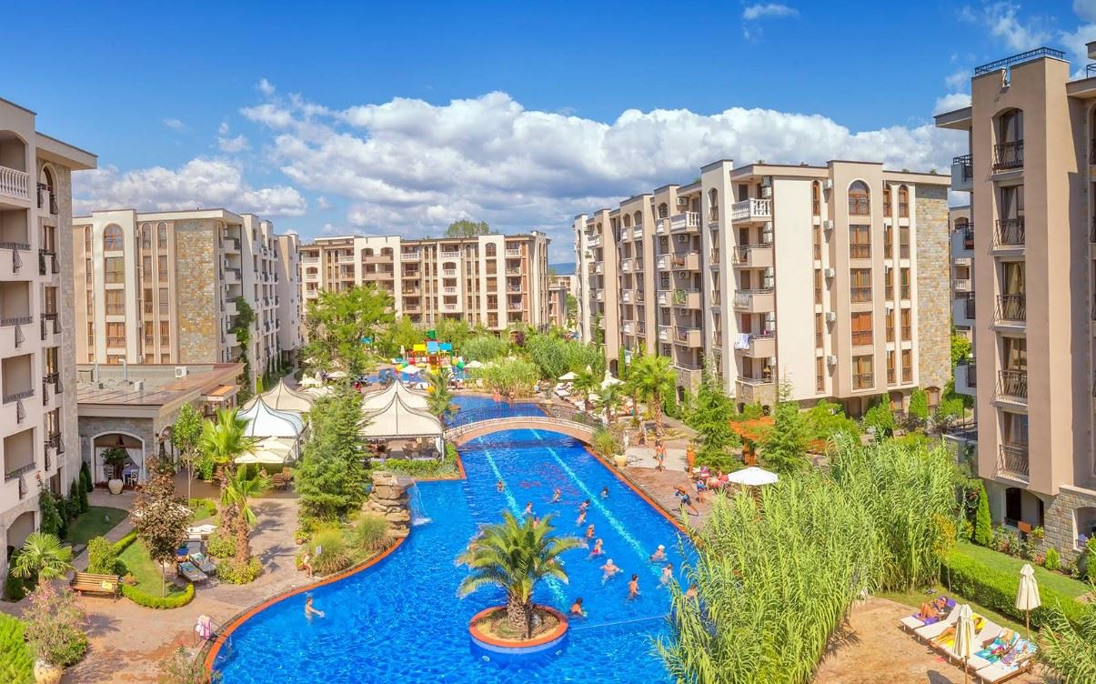 Three-room ground-floor apartment with direct access to the pool in a luxury complex in Sunny Beach