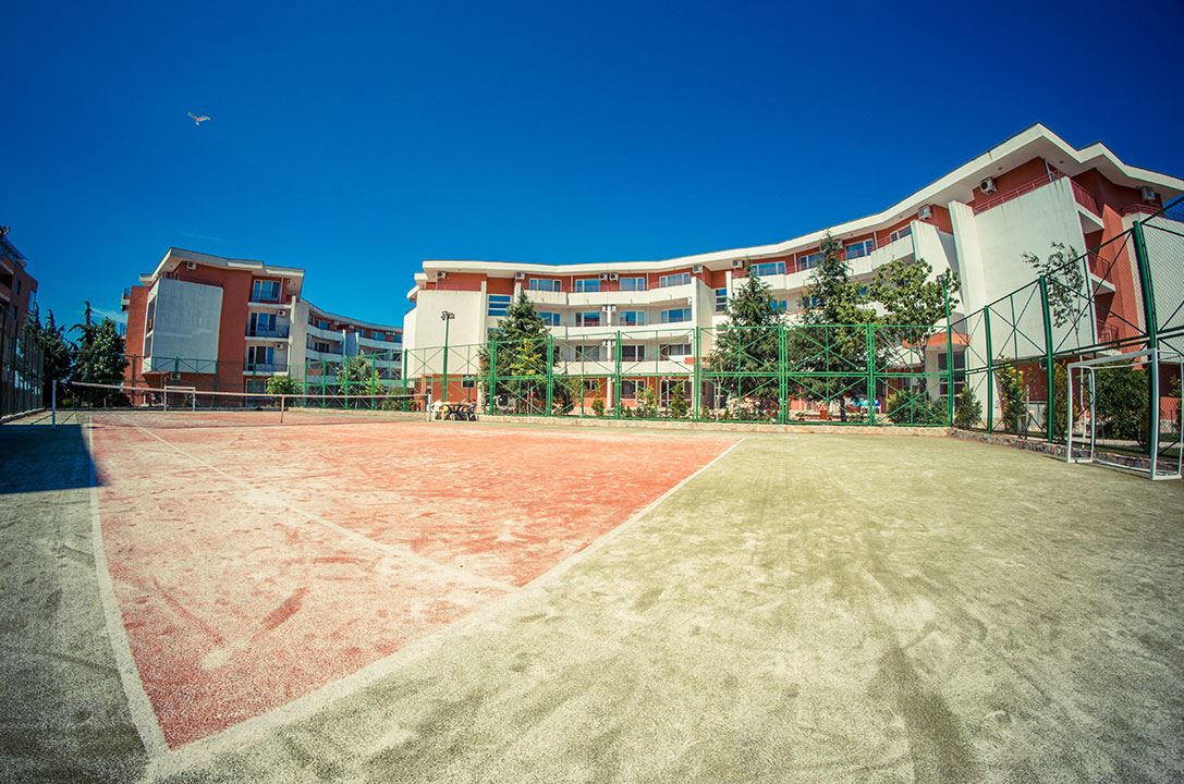 Compact Apartment on the First Line to the Sea with Excellent Investment Potential in Elenite