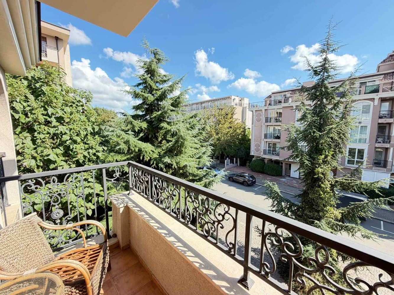 Luxury One-Bedroom Apartment with Greenery Views in a Prestigious Complex in Sunny Beach