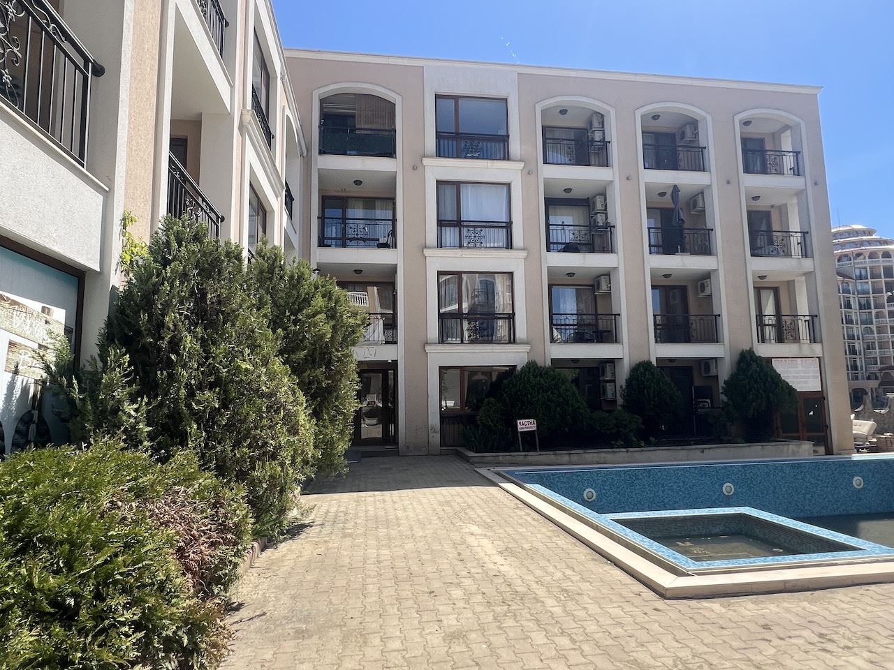 Cozy studio in the heart of Elenite – just minutes from the beach, in a gated complex with a pool and excellent amenities