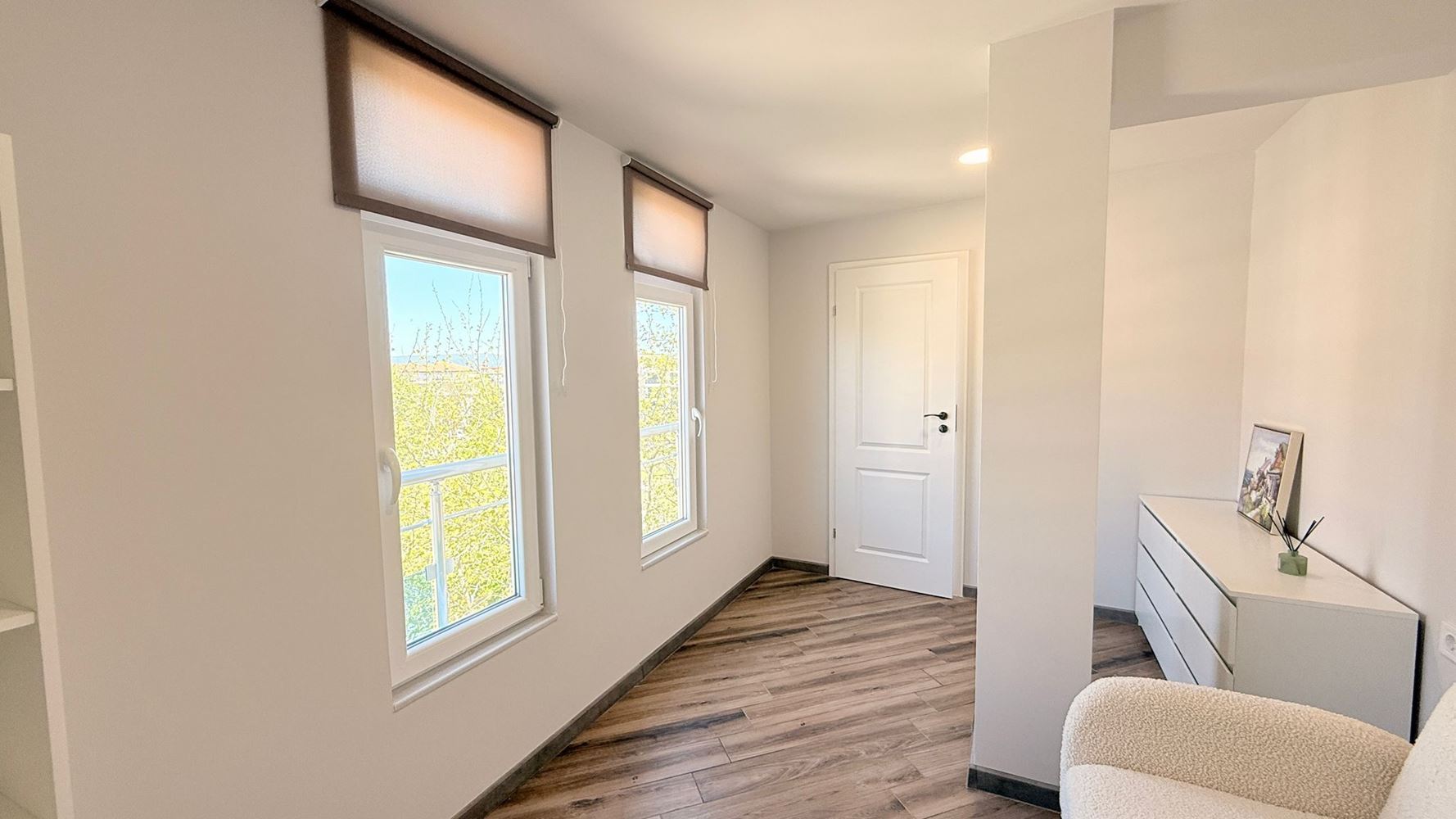 Luxury three-bedroom apartment on the first line in Ravda – space, prestige, and breathtaking sea panorama