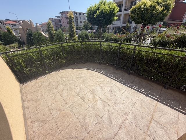 Cozy one-bedroom apartment with a huge terrace in Ravda – your own private space by the sea