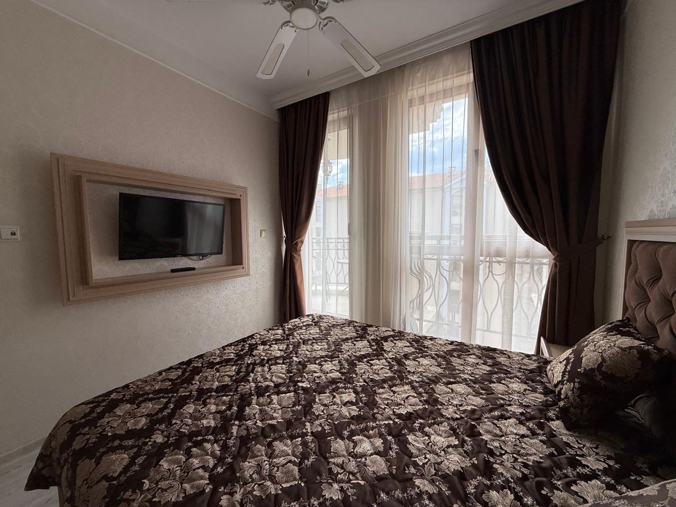 One-Bedroom Apartment in a Luxury Complex in Sunny Beach with Impressive Swimming Pools and Relaxation Areas