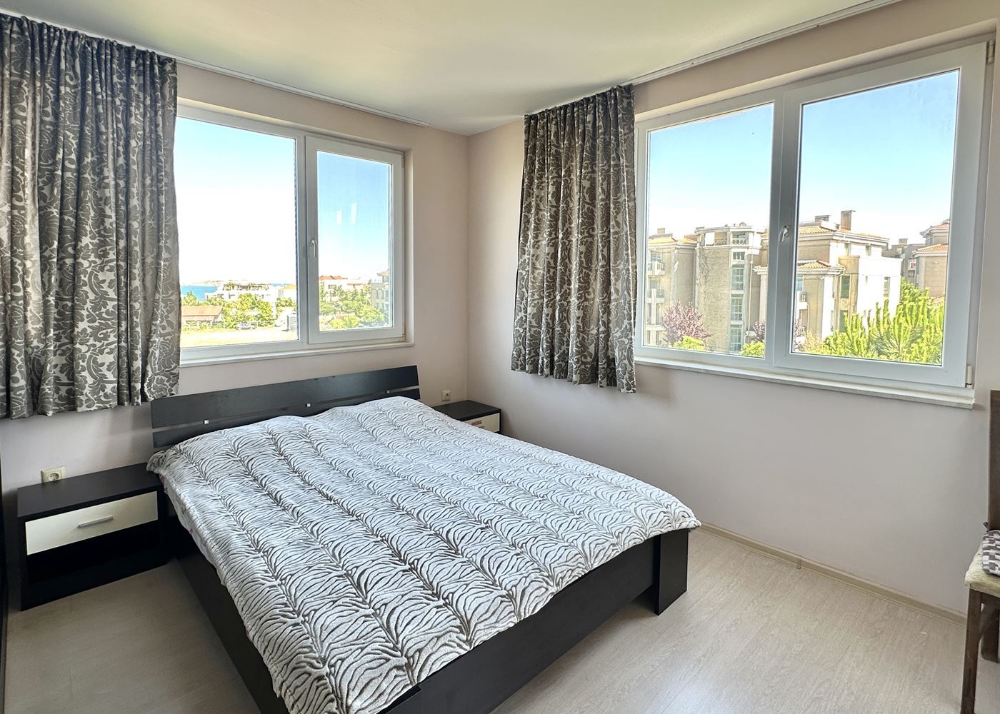 Spacious one-bedroom apartment with panoramic sea view in Chernomorets – a ready home by the sea
