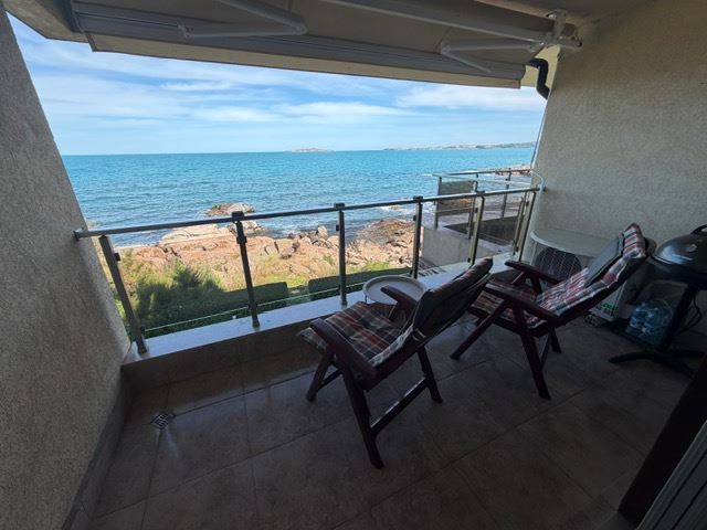 Spacious Apartment with 2 Bedrooms on the First Sea Line with Frontal Panoramic Sea View