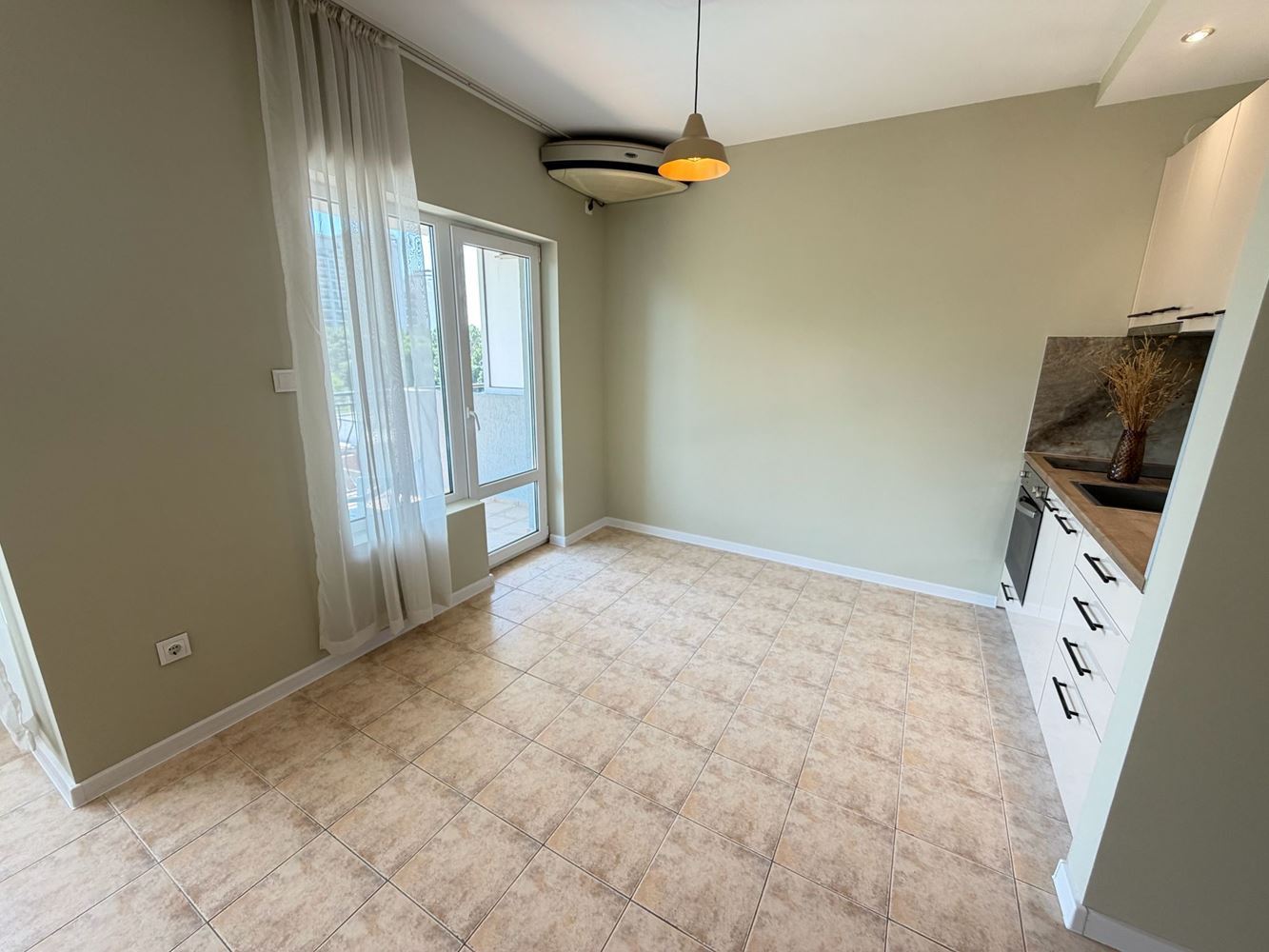 Bright and Spacious One-Bedroom Apartment with Beautiful Pool Views on the Border Between Sunny Beach and Sveti Vlas