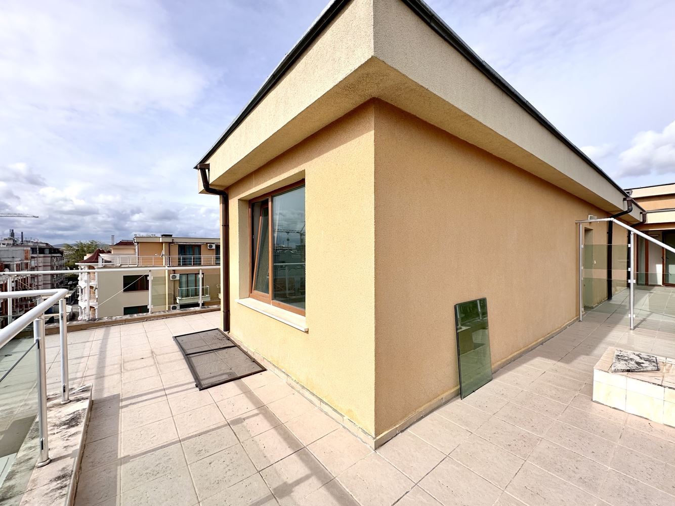 Spacious Studio with Impressive Panoramic Terrace in Sunny Beach
