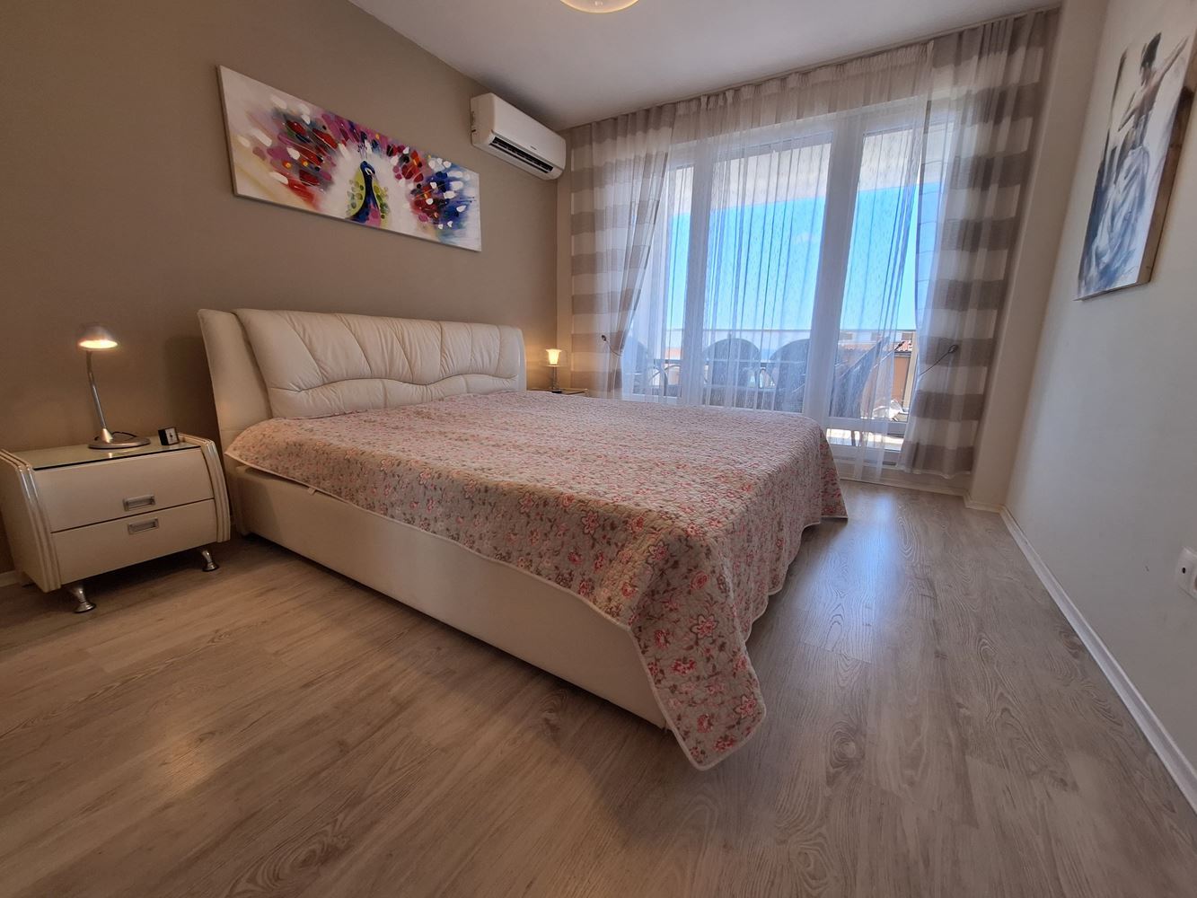 Spacious two-bedroom apartment with parking space only 200 meters from the sea in Sveti Vlas