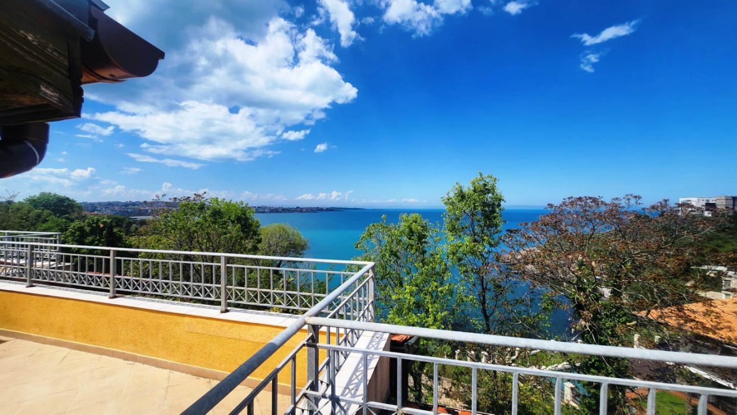 Maisonette on the first line to the sea in Sozopol with panoramic views and a boutique location