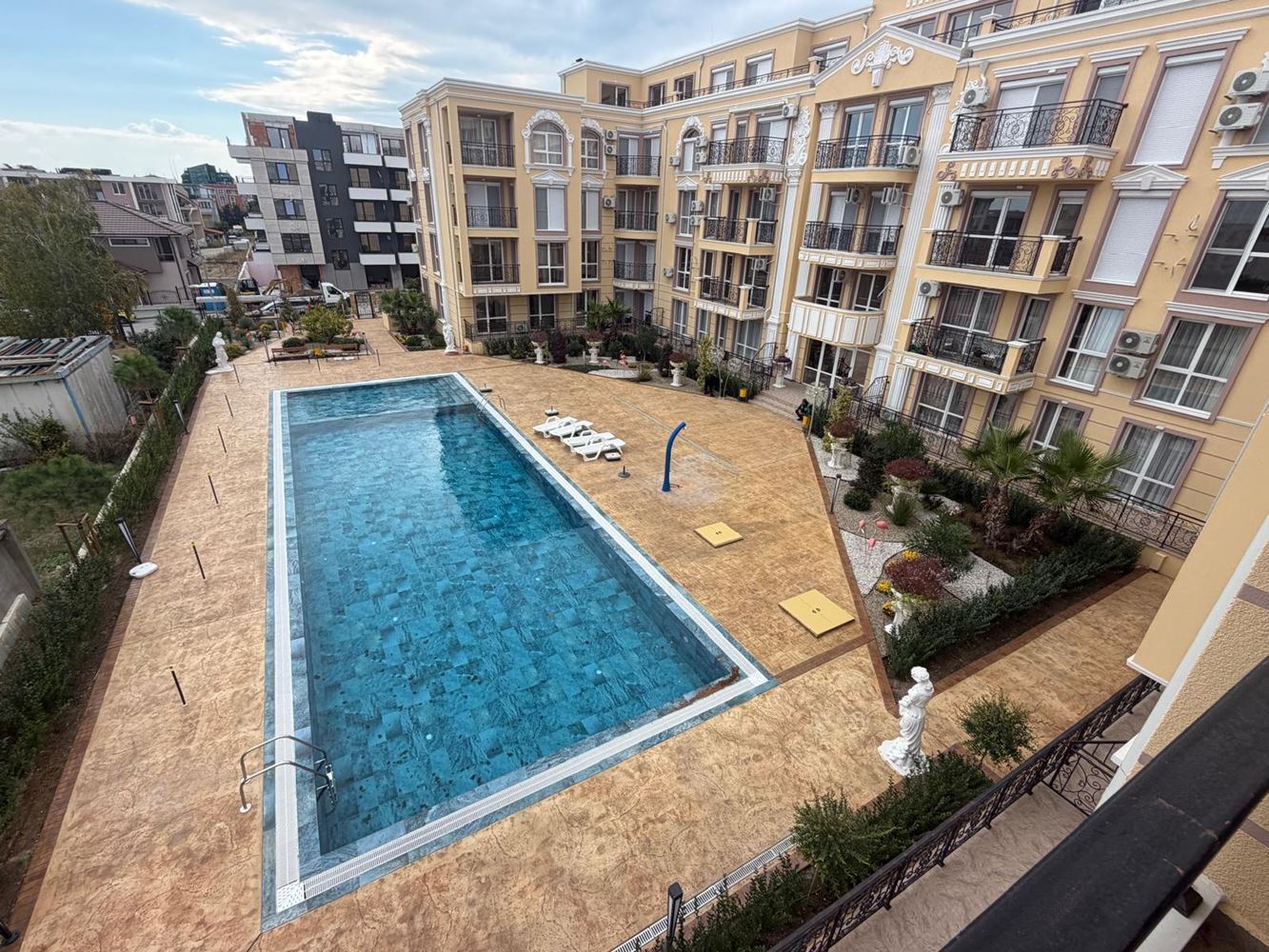 Apartment with 2 Bedrooms in a Modern Complex with Beautiful Green Surroundings in Ravda