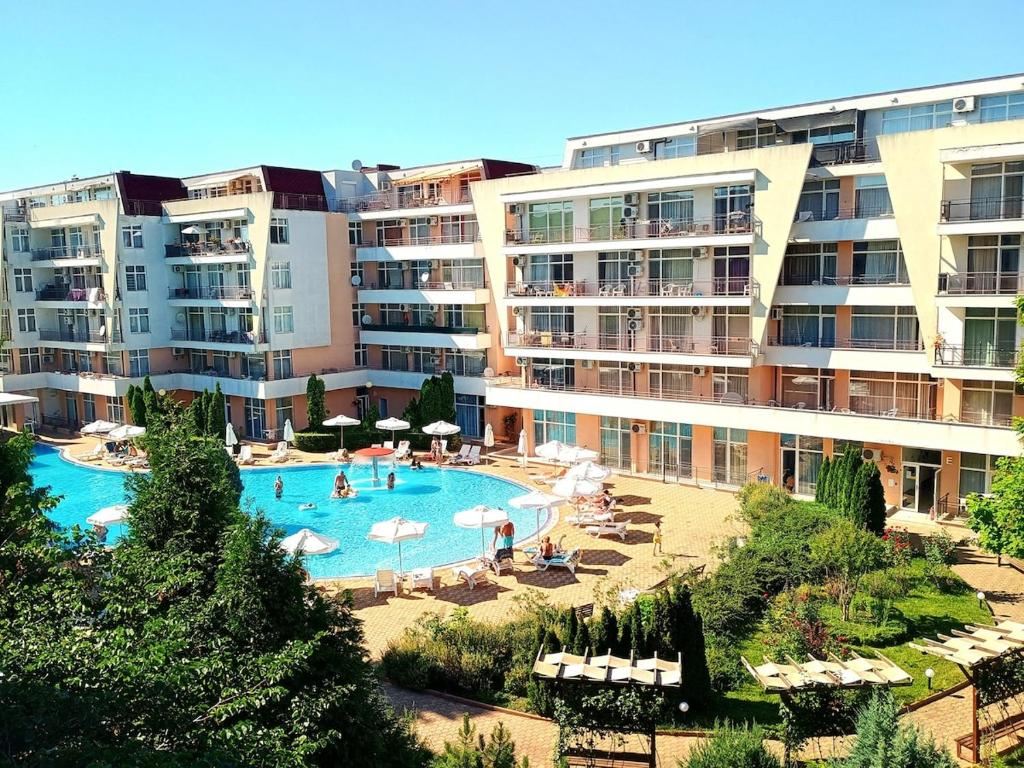 Spacious one-bedroom apartment in a gated complex in Sunny Beach – comfort, tranquillity and an excellent environment