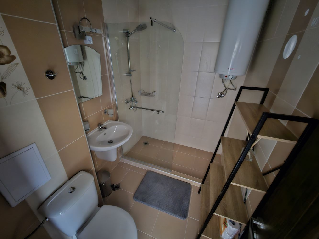 Three-room apartment with sea view – top floor with two terraces in a complex in Nessebar