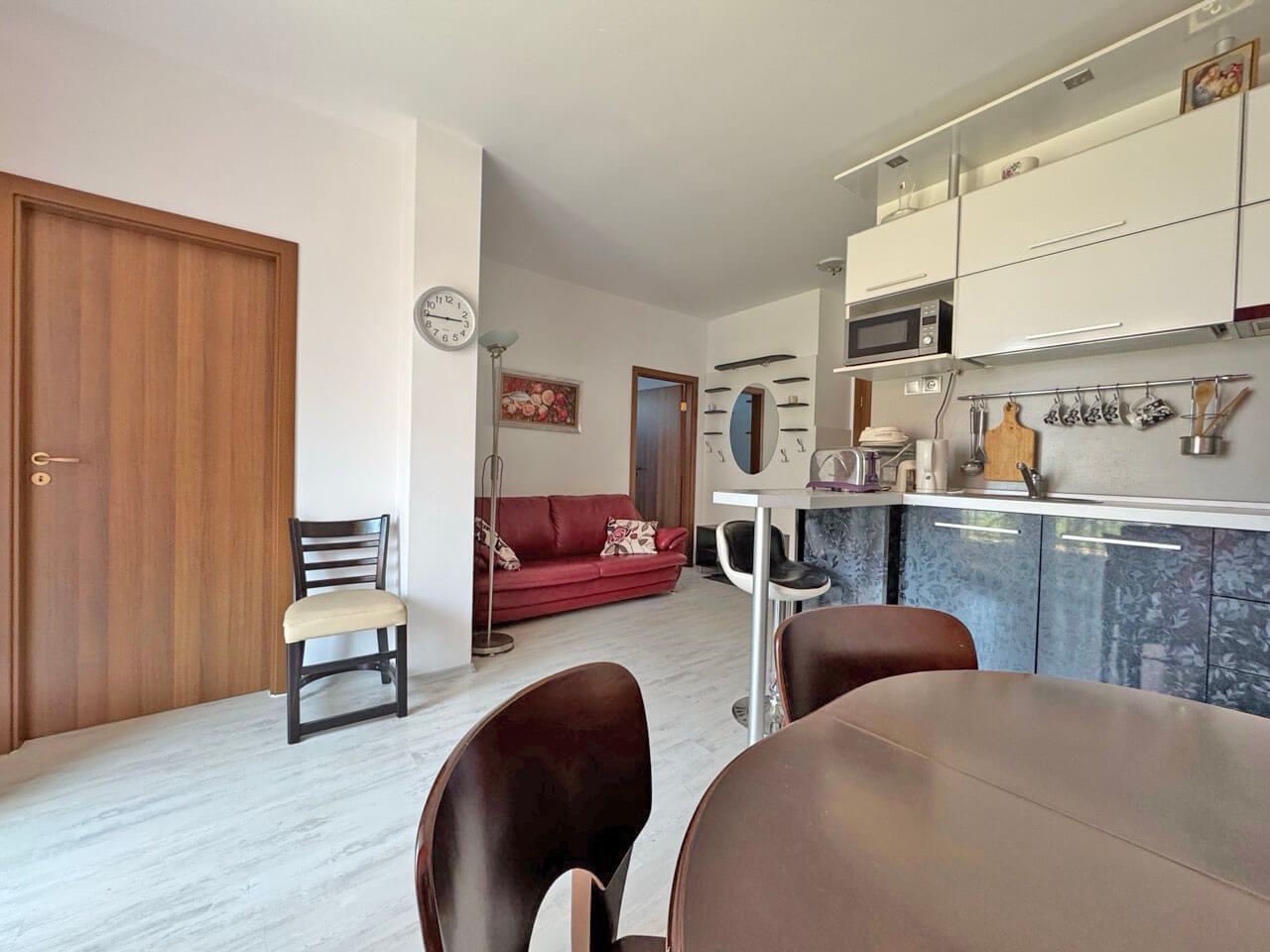 Three-room apartment in a complex with a well-organized environment and cozy atmosphere