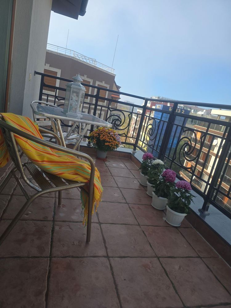 Spacious three-room apartment with sea view in Pomorie – 50 meters from the sea