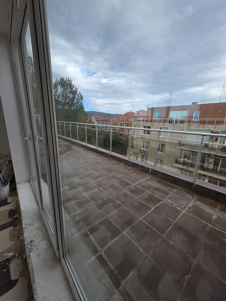 Three-room apartment with a huge terrace 500 m from the beach in Sunny Beach – 148 m² and excellent potential