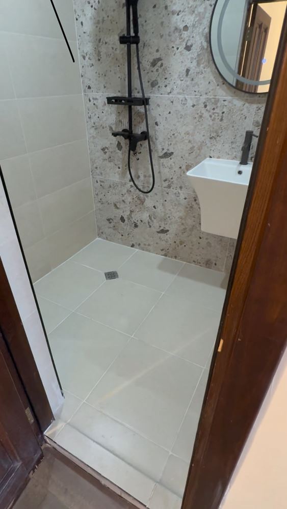 First-line sea property in Ravda – two-bedroom maisonette with sea view and private parking space