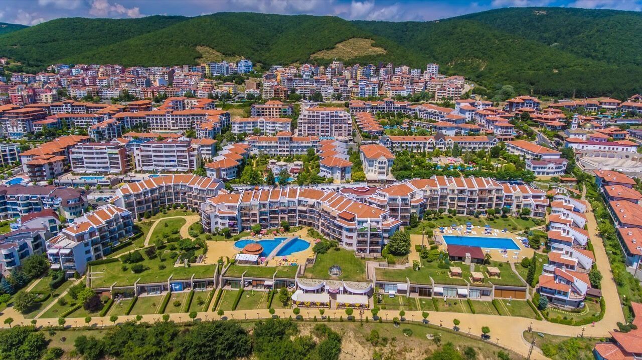 Your Seaside Oasis on the First Line in Sveti Vlas