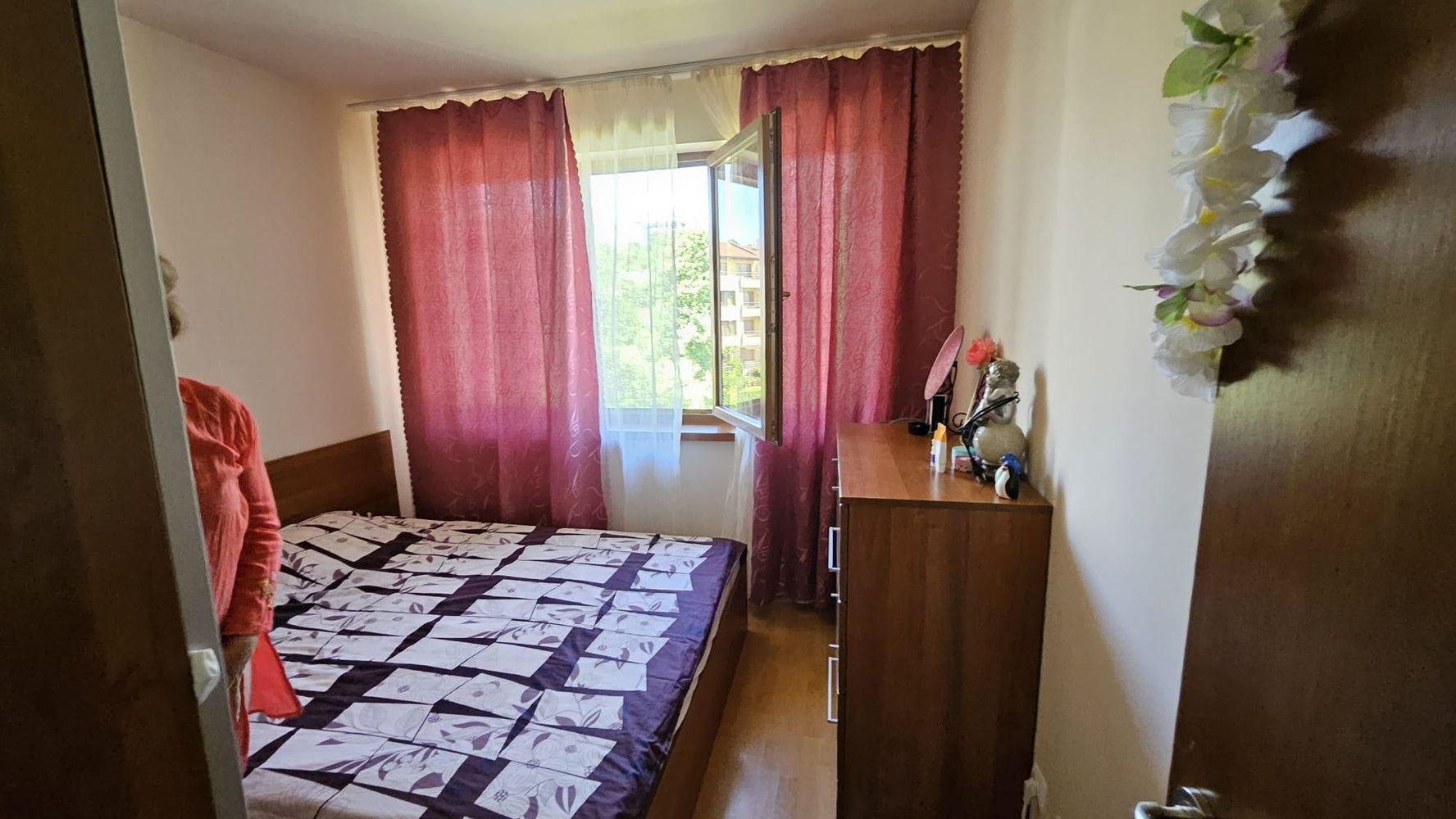 Sea panorama and comfort just 100 meters from the beach! Furnished one-bedroom apartment in a complex in Byala
