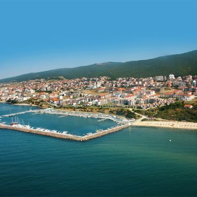 Apartment with two bedrooms and sea view with no maintenance fee in Sveti Vlas
