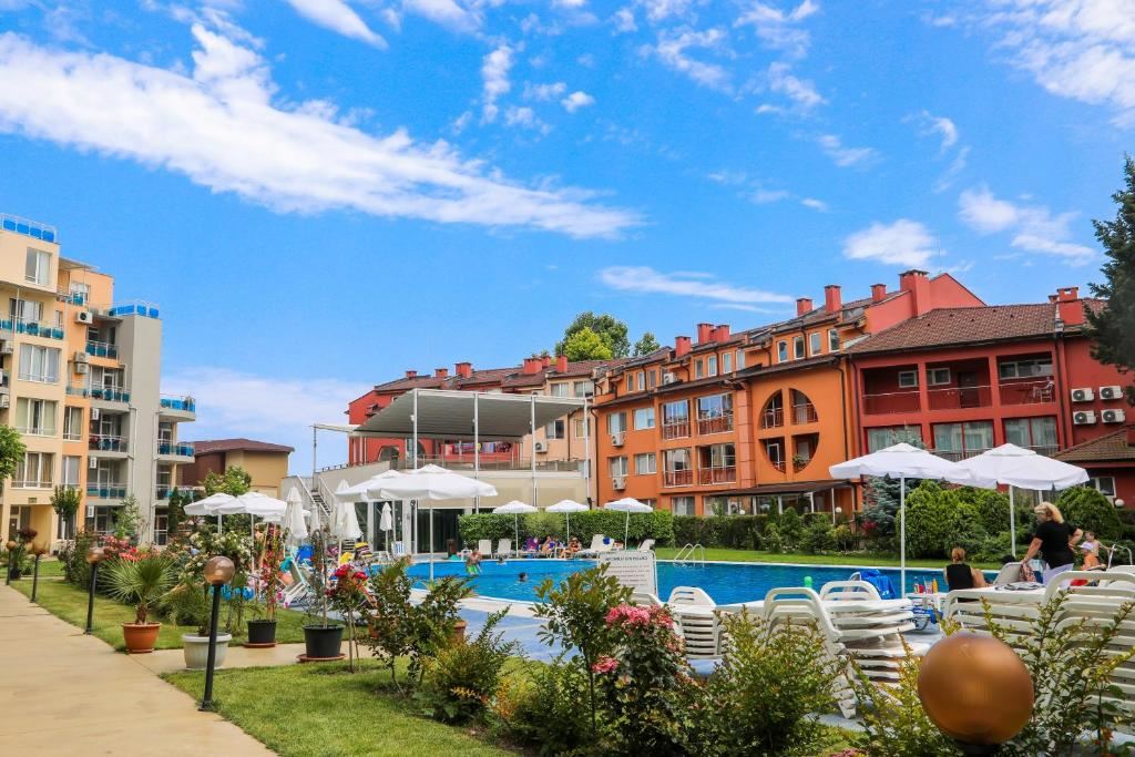 Spacious Two-Bedroom Apartment with Sea View on the First Line in Ravda