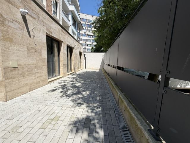 Two-bedroom apartment with private garden and two parking spaces in a new luxury building in the heart of Burgas