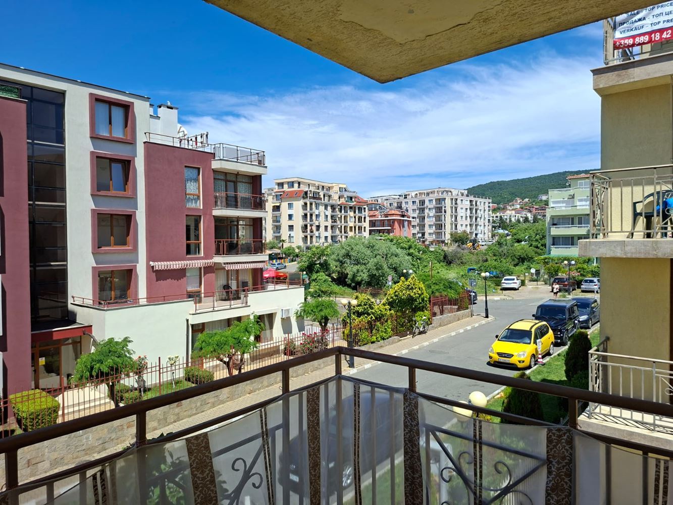 Spacious one-bedroom apartment in Sveti Vlas with no maintenance fee – excellent location, beautiful property by the sea