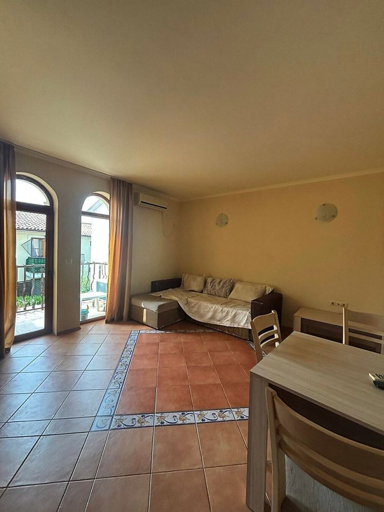 Bright One-Bedroom Apartment with a Large Terrace and Greenery Views in Elenite