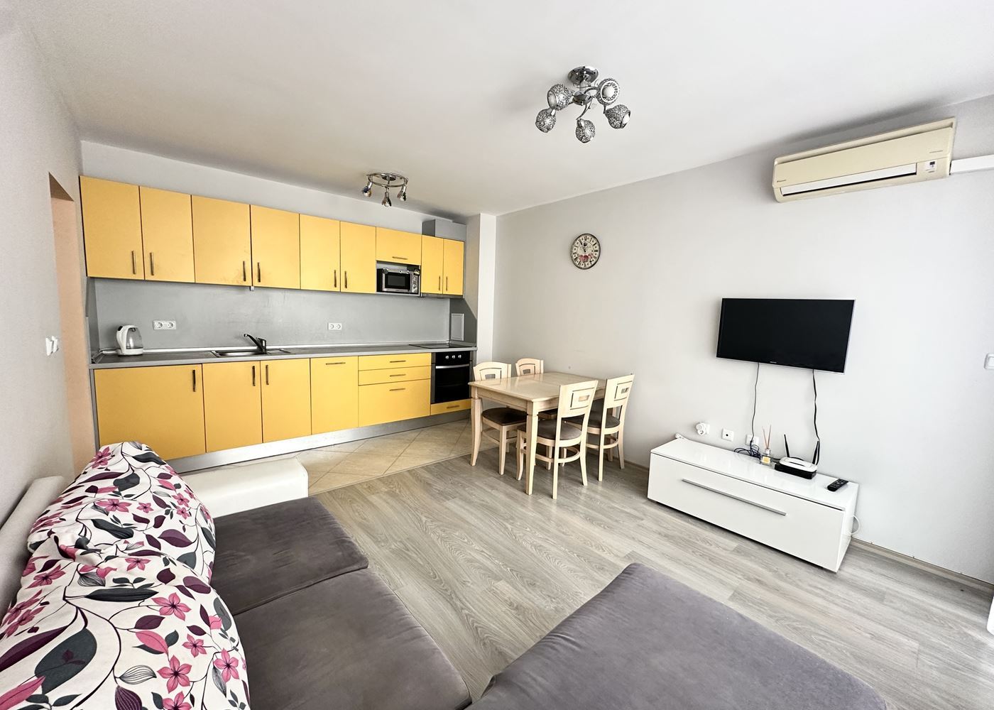 One-Bedroom Apartment 100 m from the Beach in Pomorie – Comfort, Convenience, and Sea View