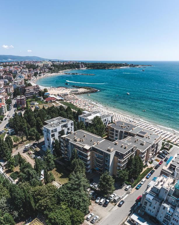 Spacious Four-room Apartment with Direct Panoramic Sea View in a Luxury First-Line Complex in Ravda