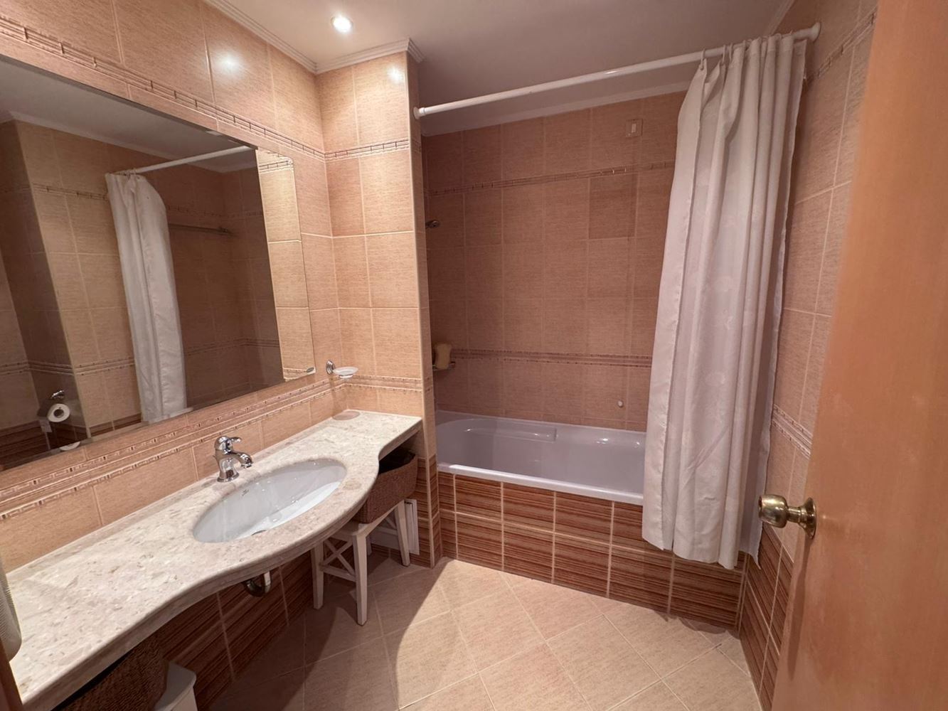 Luxury one-bedroom apartment in a prestigious first-line complex – comfort, style, and endless amenities