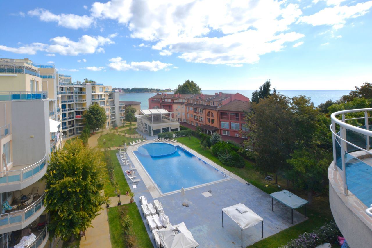 Luxury two-bedroom apartment with sea view on the first line in Ravda – 114 m², two terraces, and full comfort