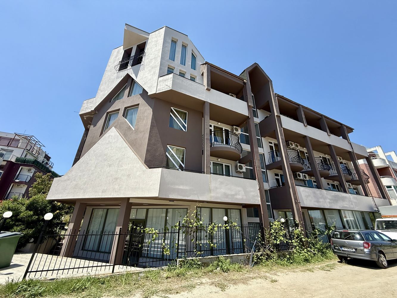 Spacious One-Bedroom Apartment with Garden Access and No Maintenance Fee in Ravda