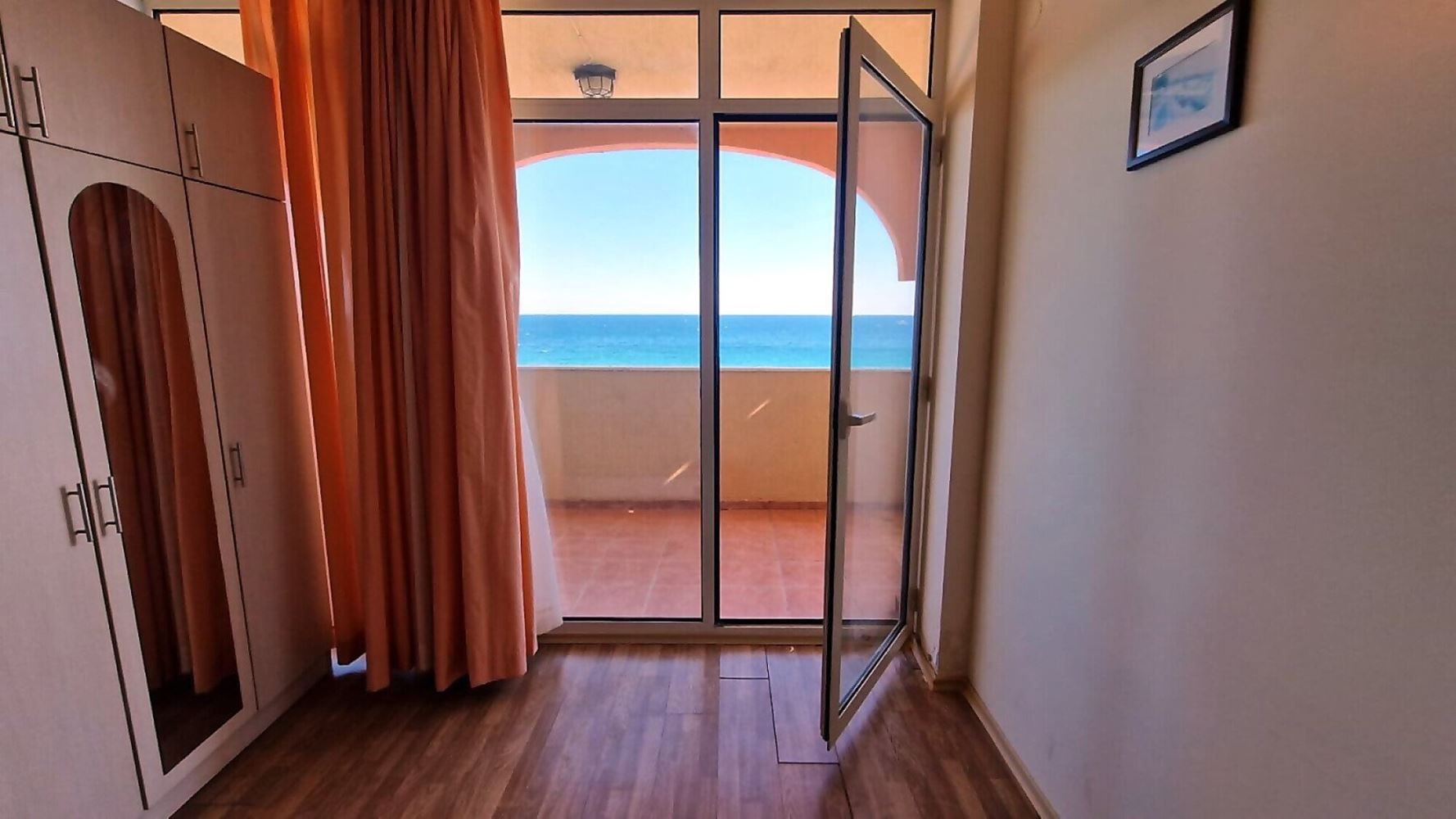 One-Bedroom Apartment with Breathtaking Panoramic Sea Views on the First Line in Elenite