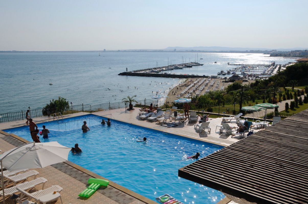Three-room Apartment with Sea View in a Prestigious Complex in Sveti Vlas
