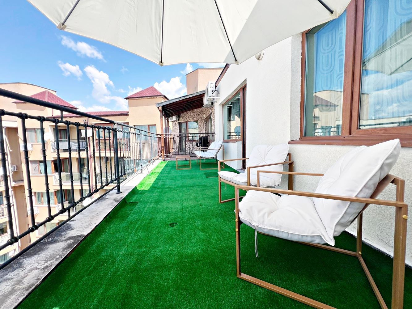 Stylish one-bedroom apartment with low maintenance fee in an excellent complex in Sunny Beach – ready to move in or for investment