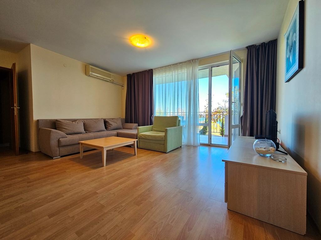 First line in Sveti Vlas – spacious apartment with two bedrooms and excellent infrastructure