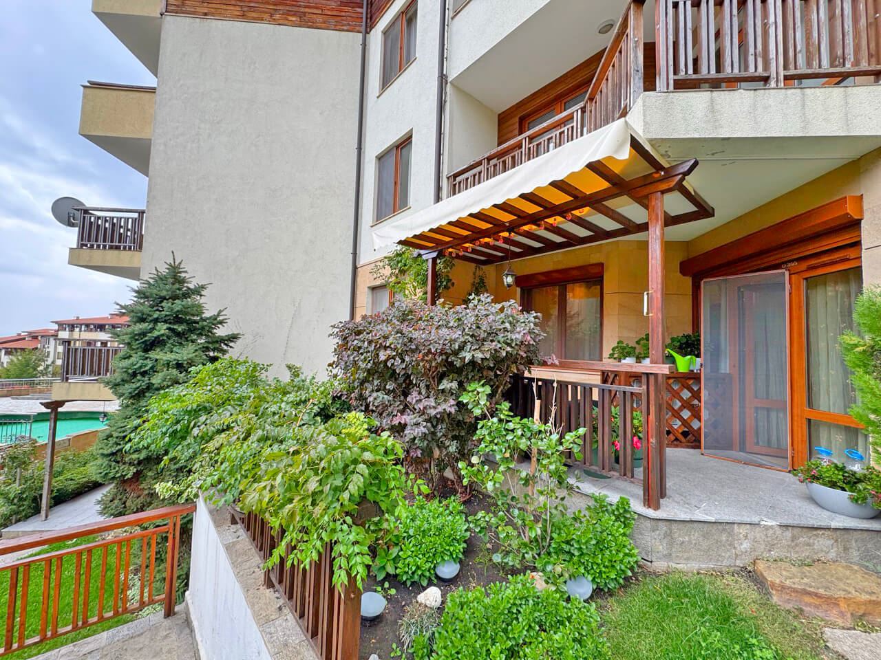 Elegant One-Bedroom Apartment on the First Sea Line in Sveti Vlas with Direct Access to Garden and Pool