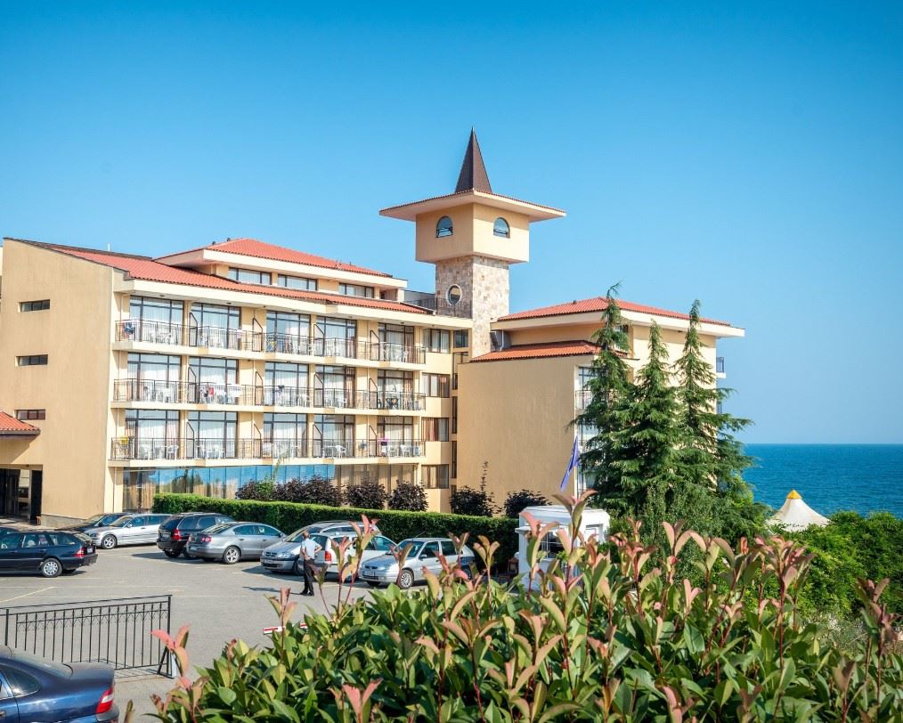One-bedroom apartment with panoramic sea view on the first line in Sveti Vlas